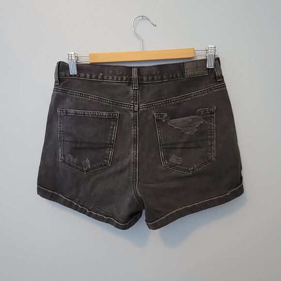 American Eagle Black Distressed Mom Denim Jean Shorts Size 6 - Picture 3 of 6